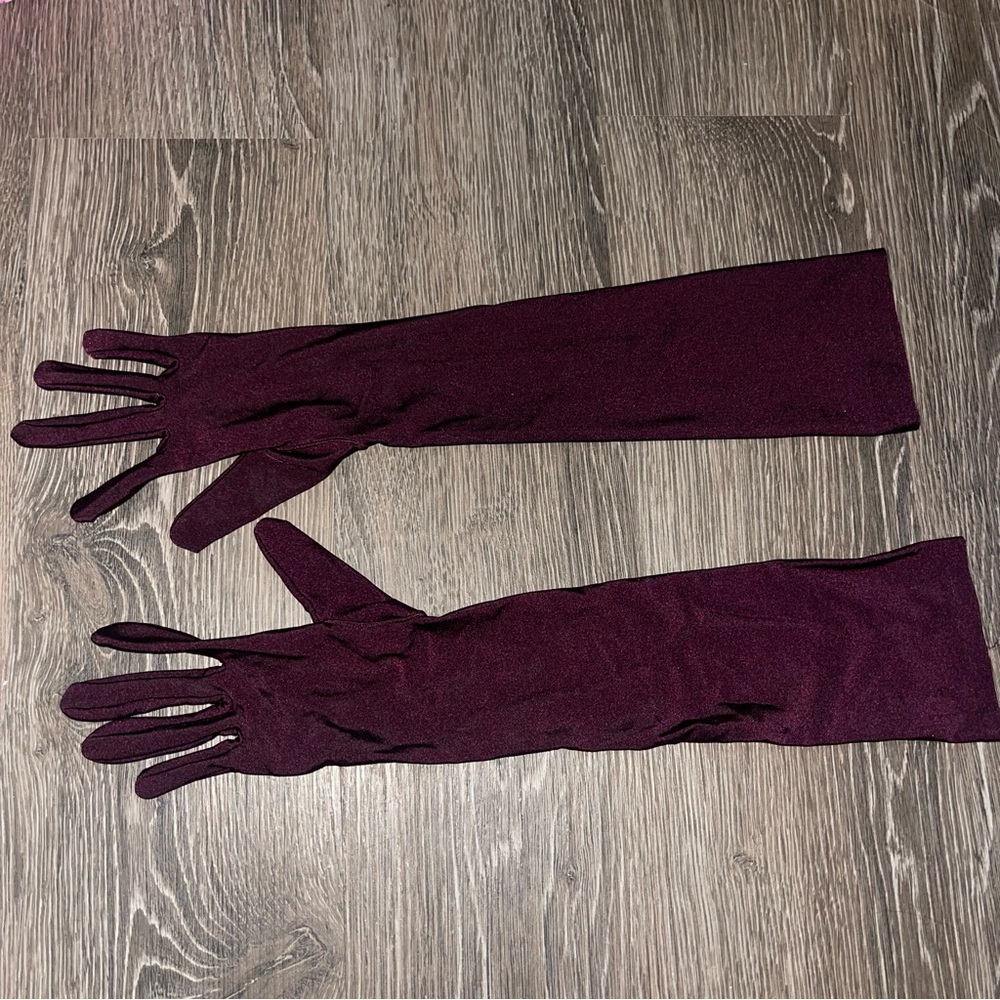 Deep purple spandex gloves